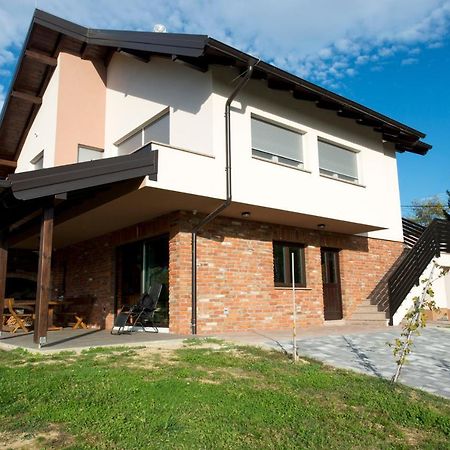 Appartamento Apartman Grc Dugo Selo Esterno foto