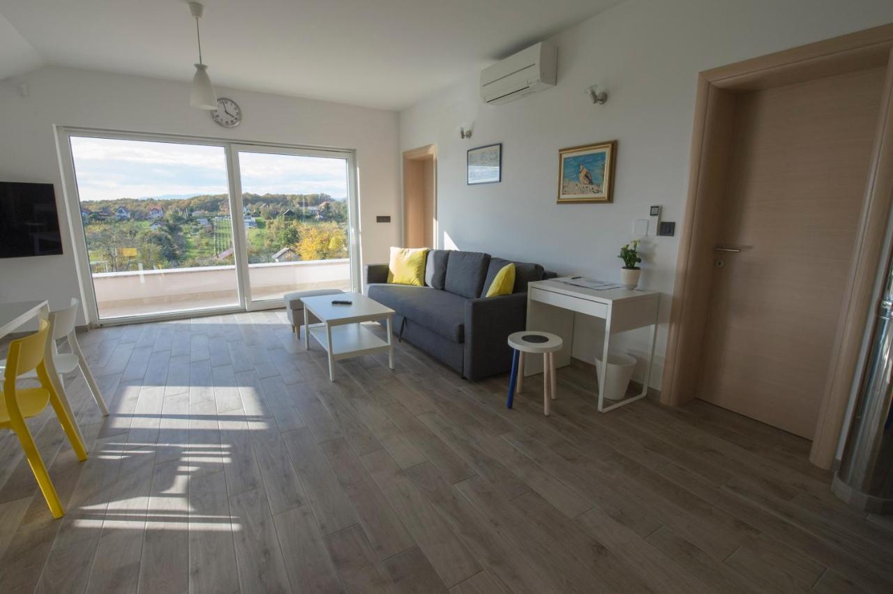 Appartamento Apartman Grc Dugo Selo Esterno foto
