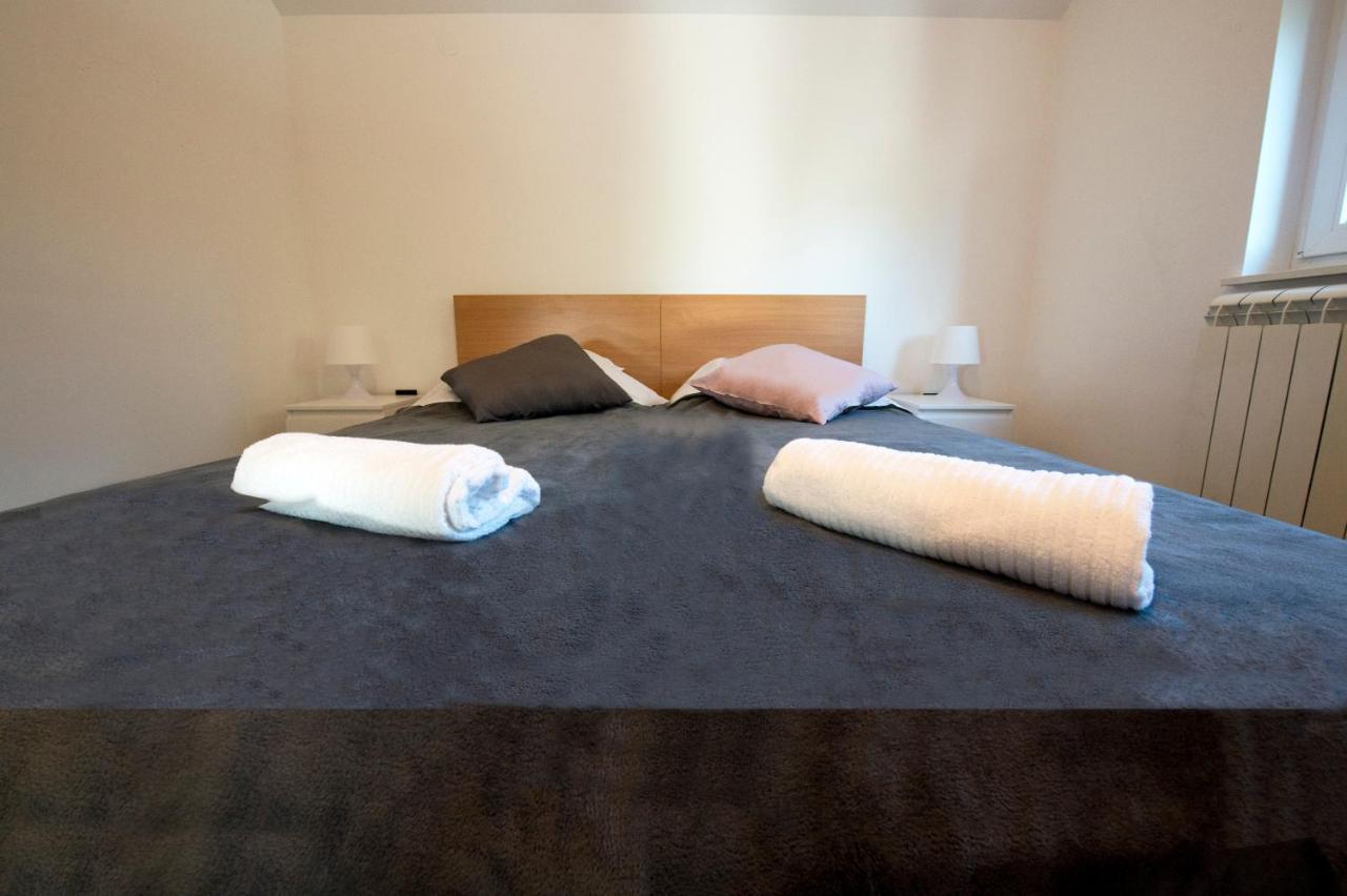 Appartamento Apartman Grc Dugo Selo Esterno foto